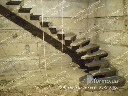 Бетонная лестница на центральном косоуре, Александр Зиневич AS-STAIRS, Дизайн интерьеров Formo.ua