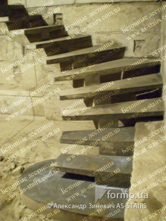 Бетонная лестница на центральном косоуре, Александр Зиневич AS-STAIRS, Дизайн интерьеров Formo.ua